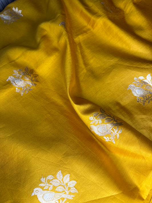 Handwoven Chinniya Silk Bird Thaan