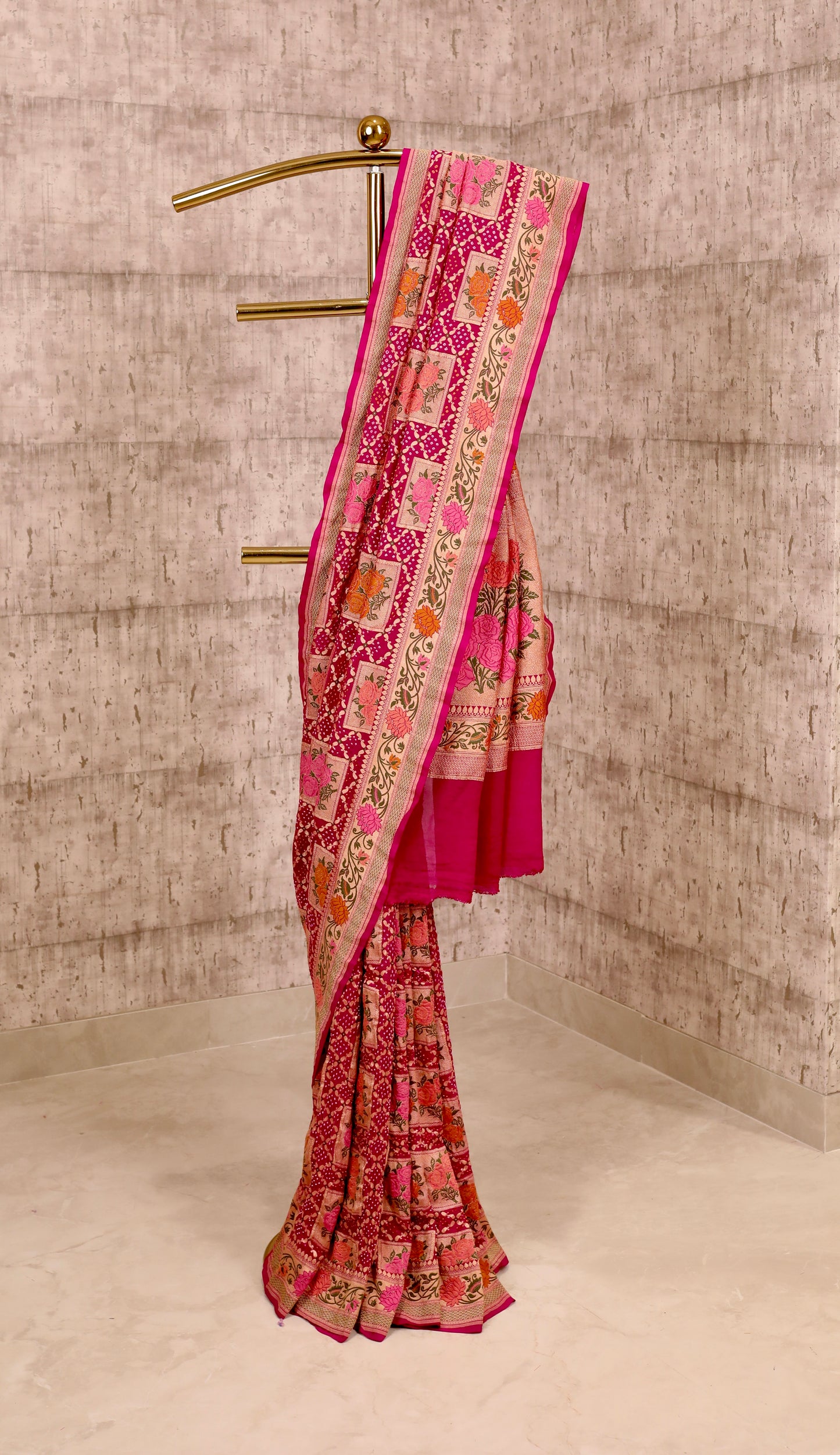 Handwoven Pink Georgette Floral Meenakari Bandhanu Saree