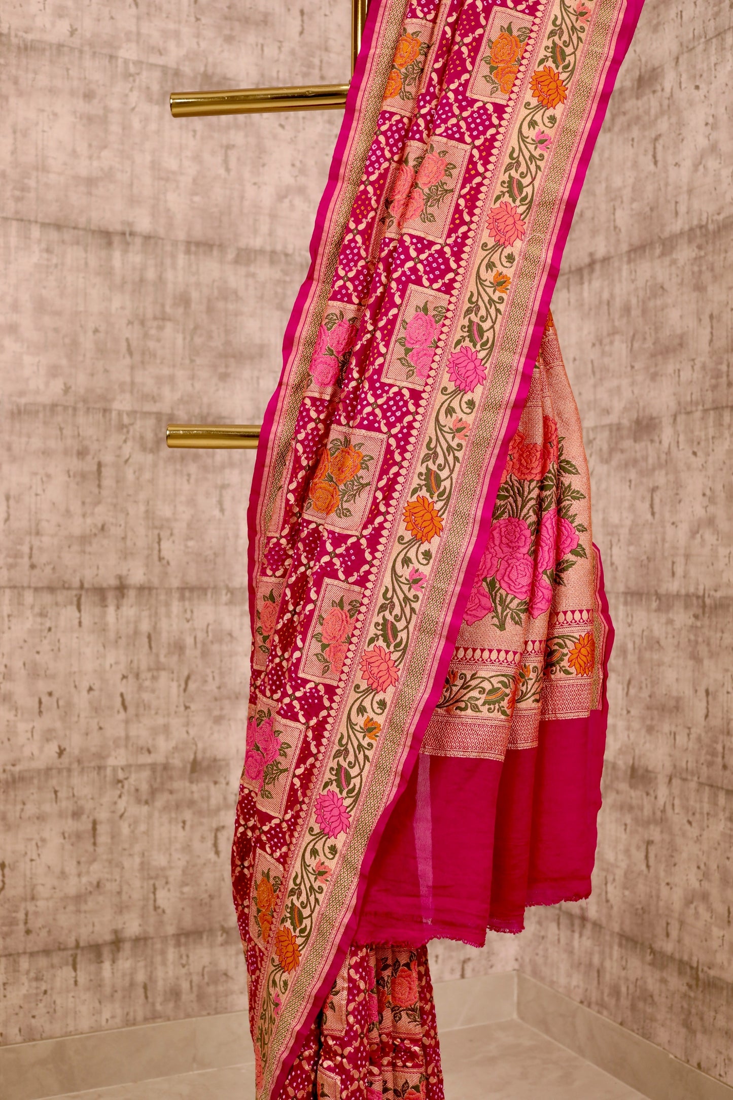 Handwoven Pink Georgette Floral Meenakari Bandhanu Saree