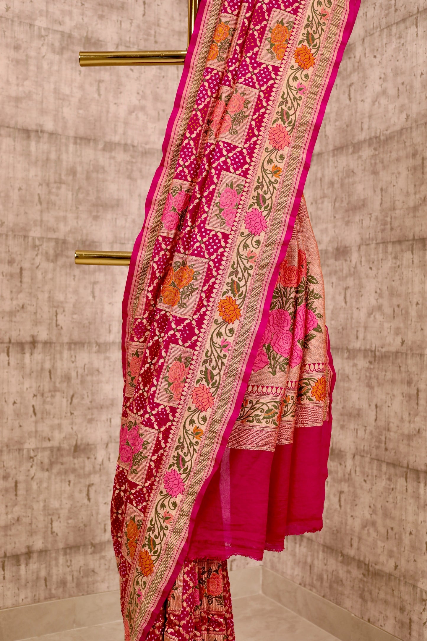Handwoven Pink Georgette Floral Meenakari Bandhanu Saree