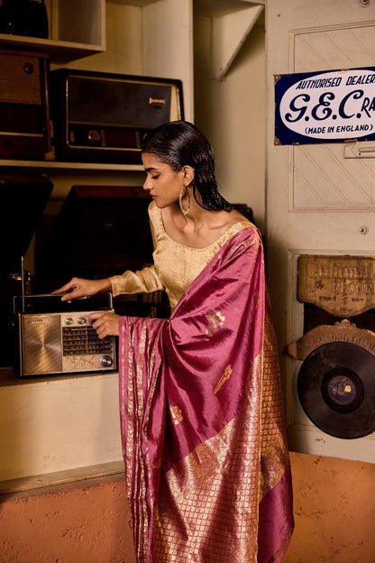 Handwoven Salmon Pink Monga Silk Saree