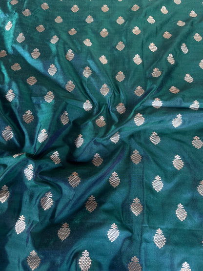 Handwoven Bottle Green Shot Colour Silk Kadhwa Pineapple Buta Thaan