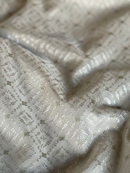 Handwoven Ivory Satin Silk Tanchoi Thaan