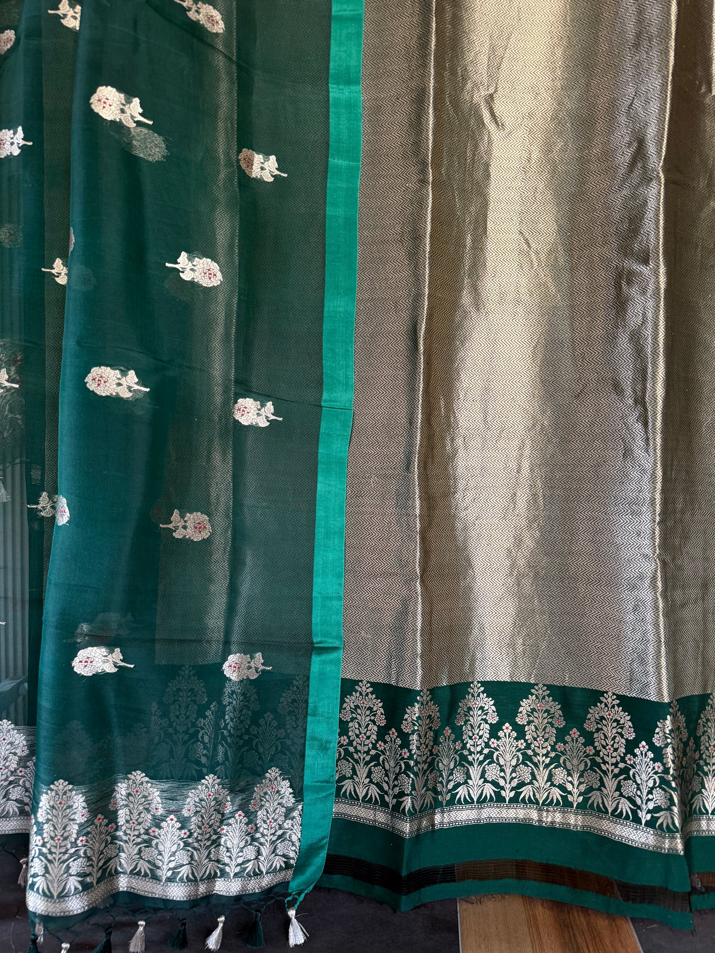 Green Handwoven Chevron Brocade Kurta With Kora Silk Dupatta Suit Set