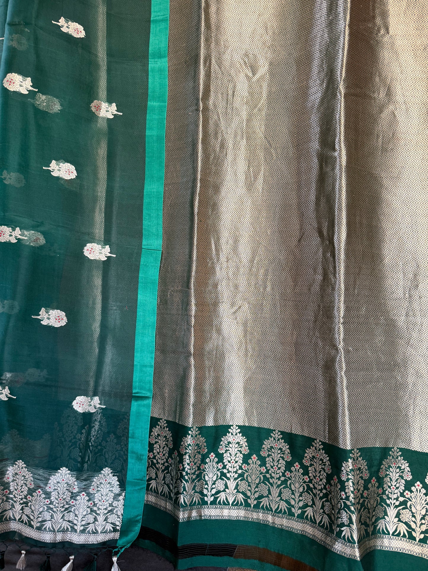 Green Handwoven Chevron Brocade Kurta With Kora Silk Dupatta Suit Set