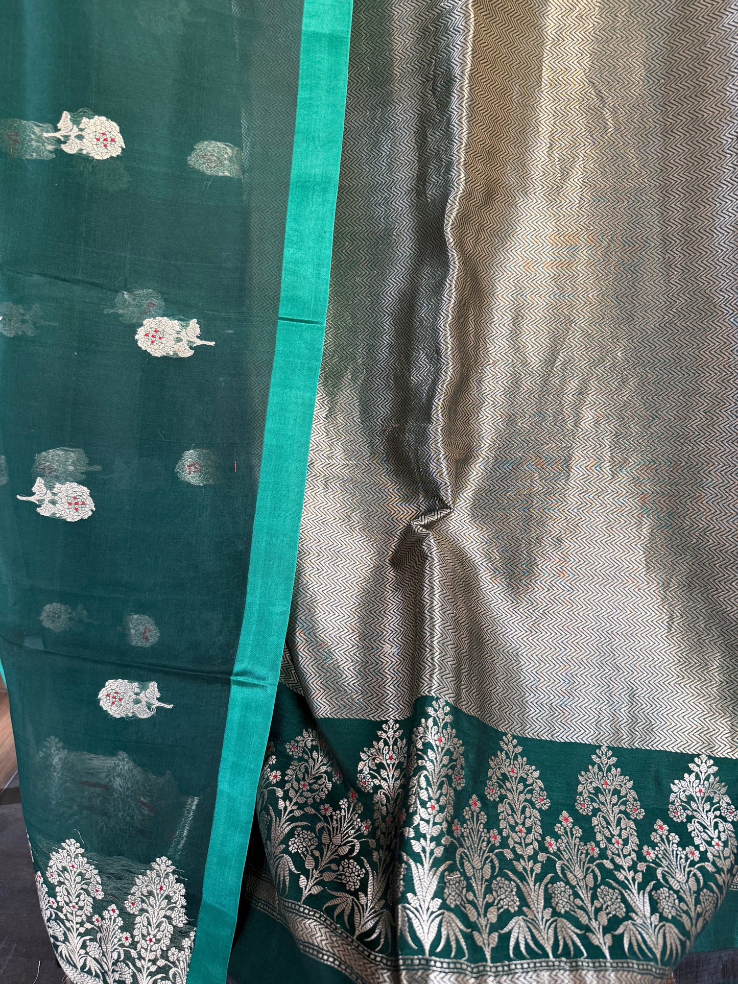 Green Handwoven Chevron Brocade Kurta With Kora Silk Dupatta Suit Set