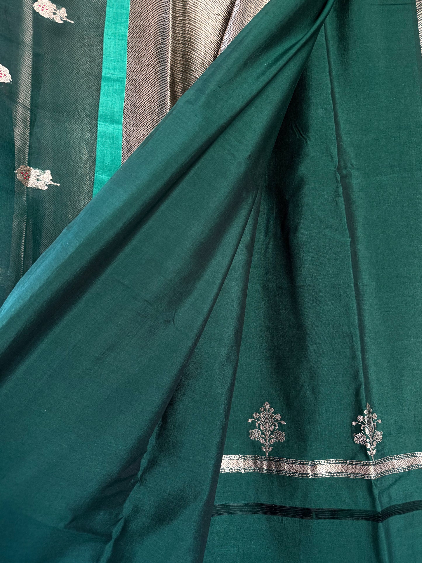 Green Handwoven Chevron Brocade Kurta With Kora Silk Dupatta Suit Set