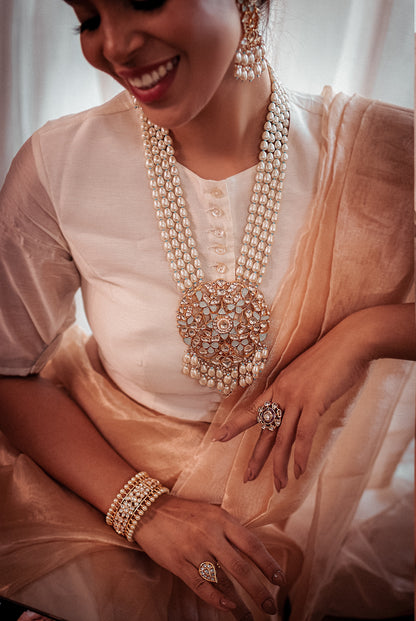 Handwoven Plain Gold Tissue Banarasi Saree