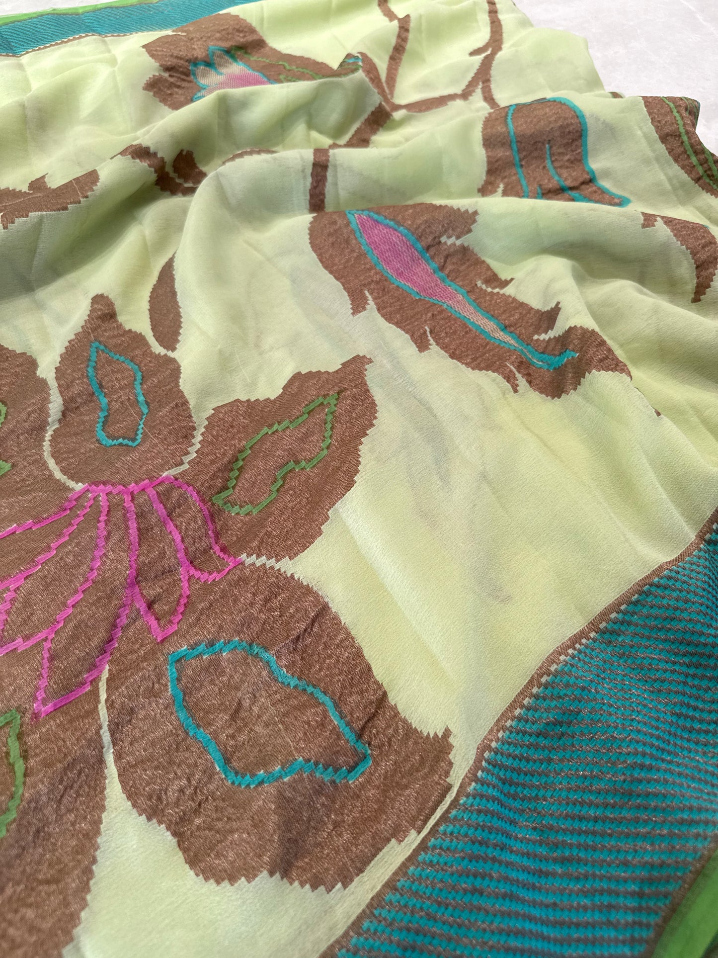 Handwoven Georgette Floral Hand-Dyed Banarasi Saree