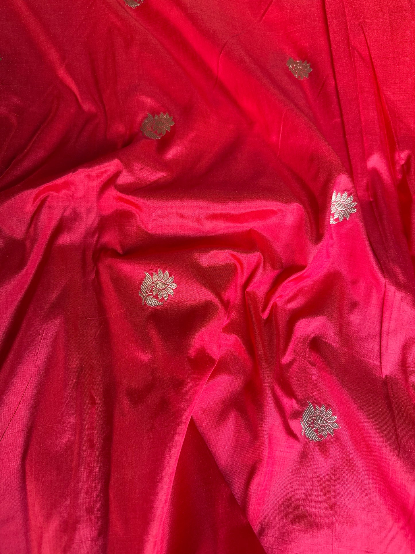 Handwoven Red Katan Silk Floral Kadhwa Buta Thaan