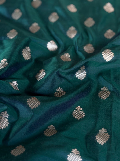 Handwoven Bottle Green Shot Colour Silk Kadhwa Pineapple Buta Thaan