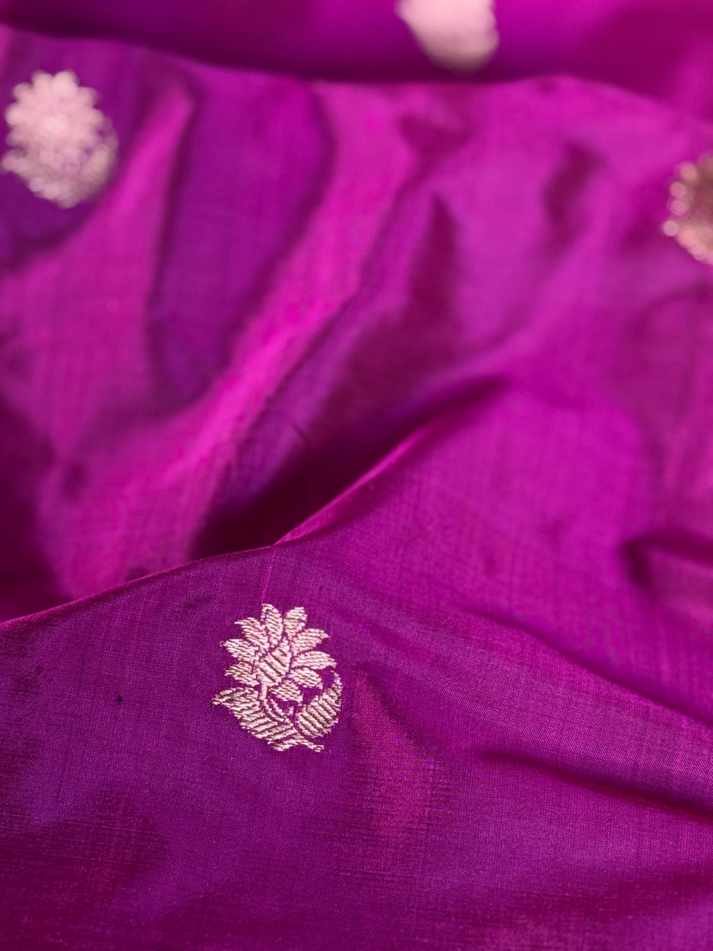 Handwoven Pink Katan Silk Floral Kadhwa Buta Thaan