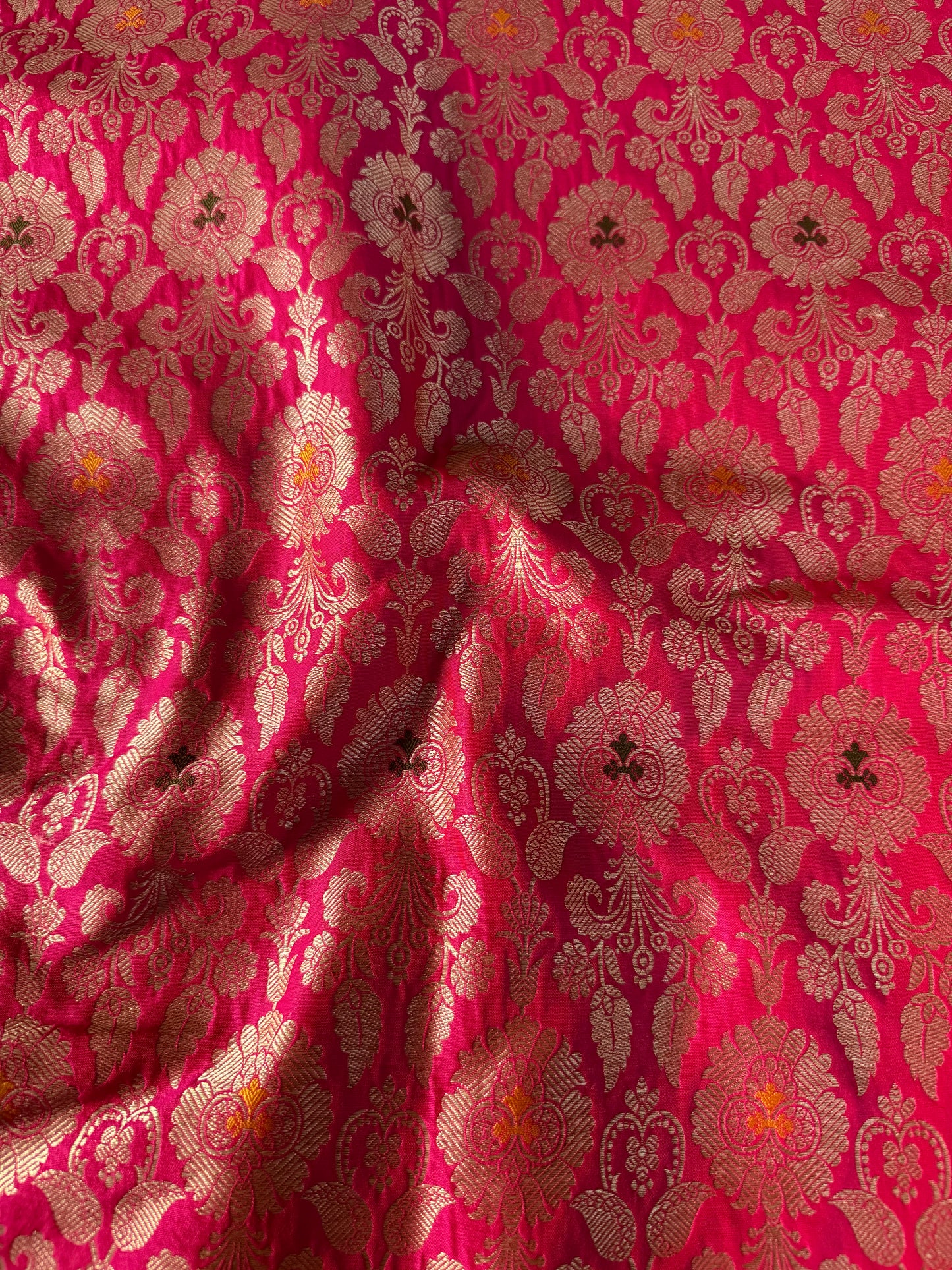 Handwoven Pink Silk Meenakari Jaal Fabric Thaan